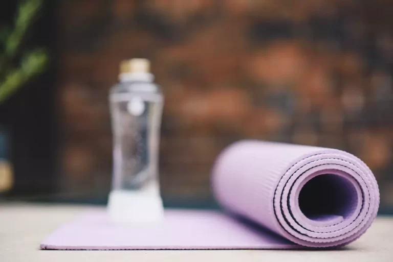 Which Yoga Mat Material is Best for Your Practice!